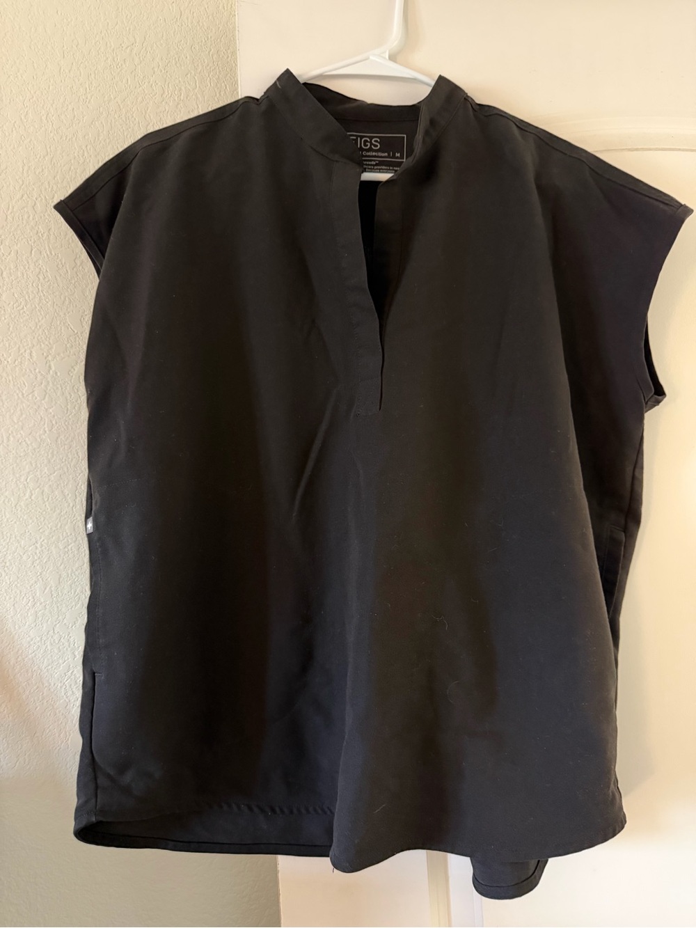 FIGS Black Rafaela Scrub Top - M